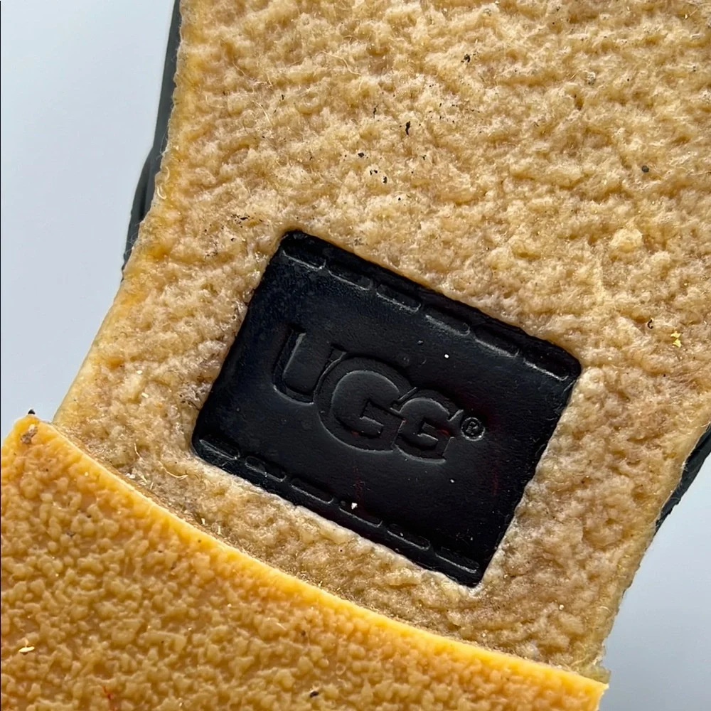 UGG‎ Sz 8 Leighton Black Tan Chukka Boots Minimalist Design